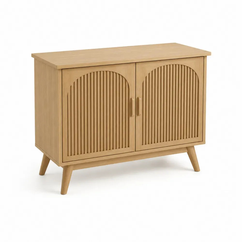 Holzschrank mit Rillenmuster